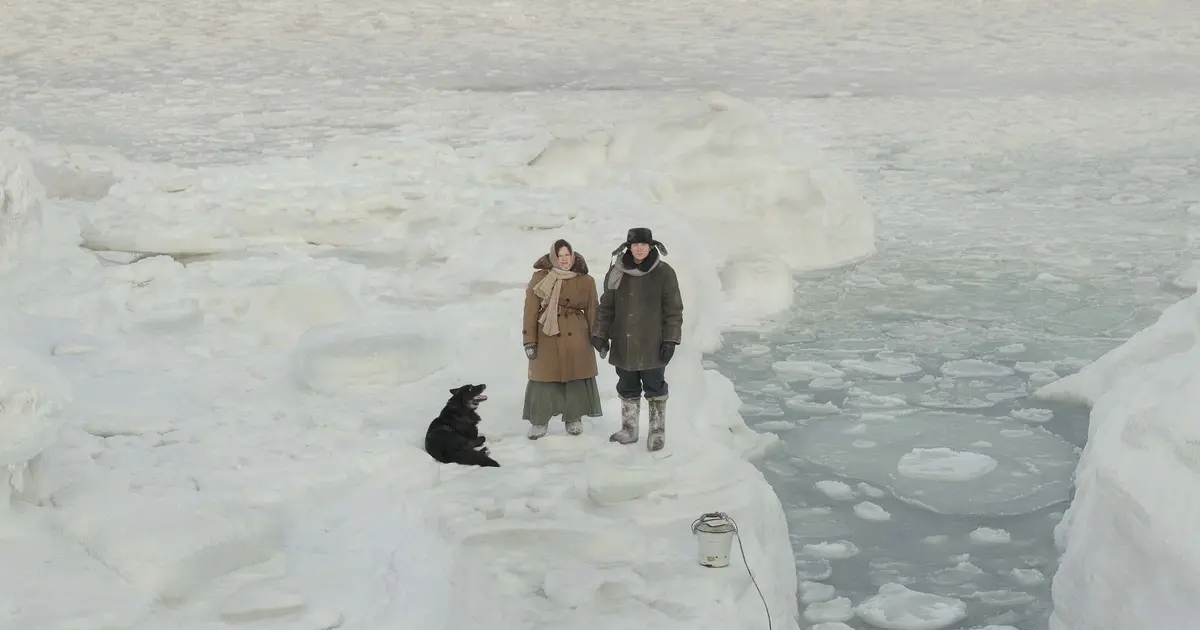 アート・デザイン・音楽 TIKSI / Evgenia Arbugaeva Evgenia Arbugaeva | Untitled 17, Tiksi (2010) | Artsy
